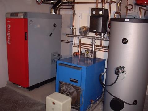Chaudière bois Fröling S4 turbo avec relève chaudière fioul