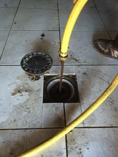 Système de désembouage planchers chauffants et radiateurs