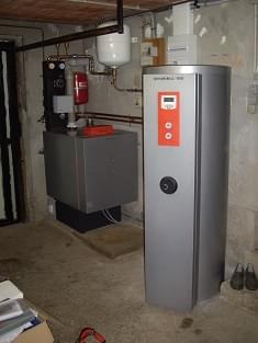 Tubes solaire en façade et relève chaudière fioul