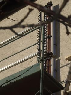 Tubes solaire en façade et relève chaudière fioul